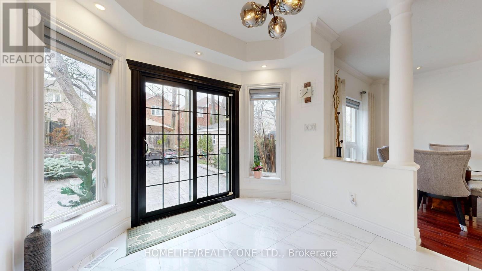 96 Estate Garden Drive, Richmond Hill, Ontario  L4E 3V6 - Photo 17 - N13058338