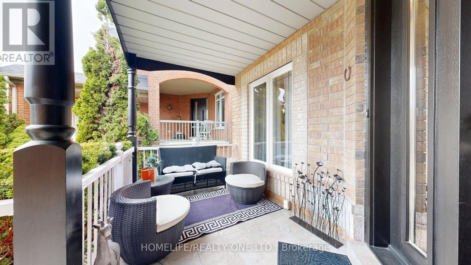 96 Estate Garden Drive, Richmond Hill, Ontario  L4E 3V6 - Photo 4 - N13058338