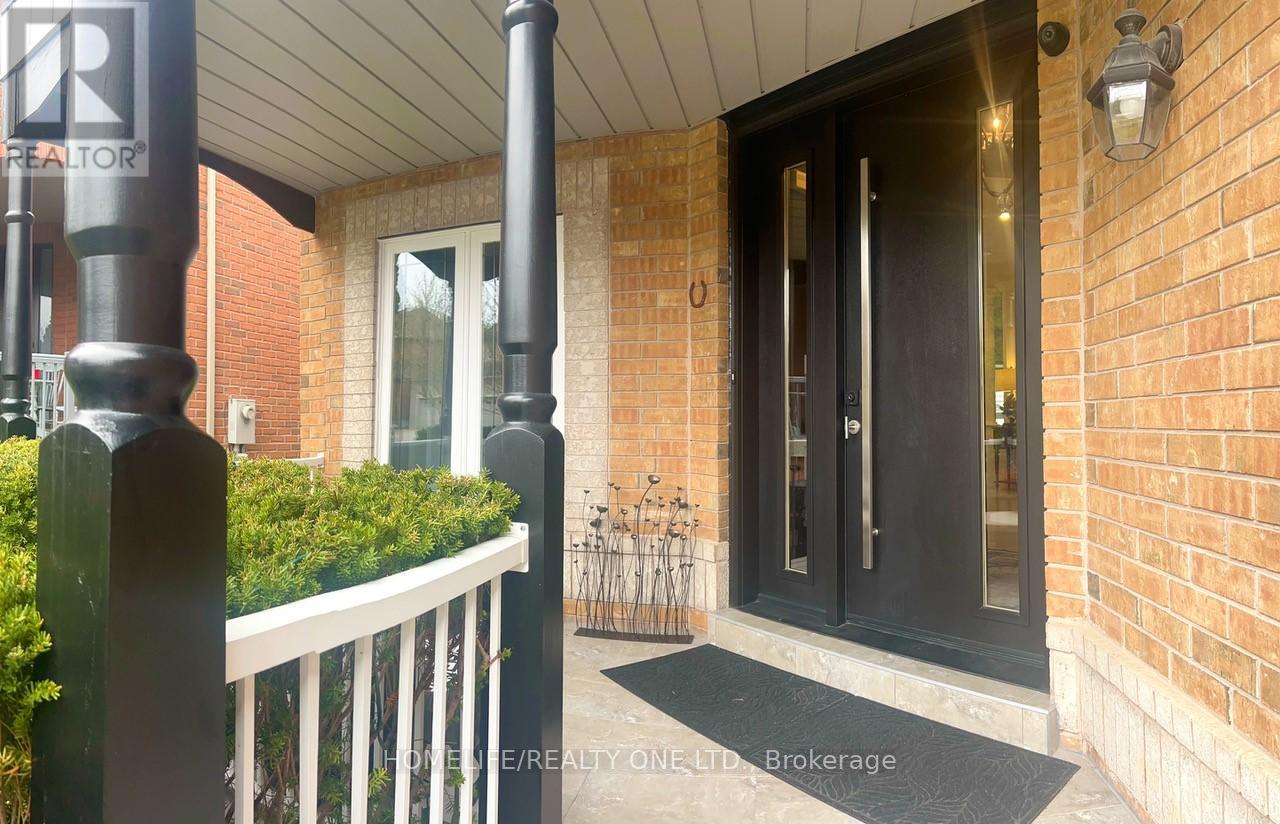 96 Estate Garden Drive, Richmond Hill, Ontario  L4E 3V6 - Photo 5 - N13058338