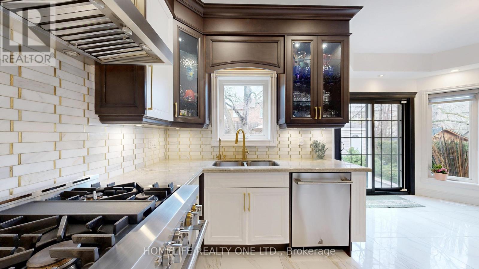 96 Estate Garden Drive, Richmond Hill, Ontario  L4E 3V6 - Photo 19 - N13058338