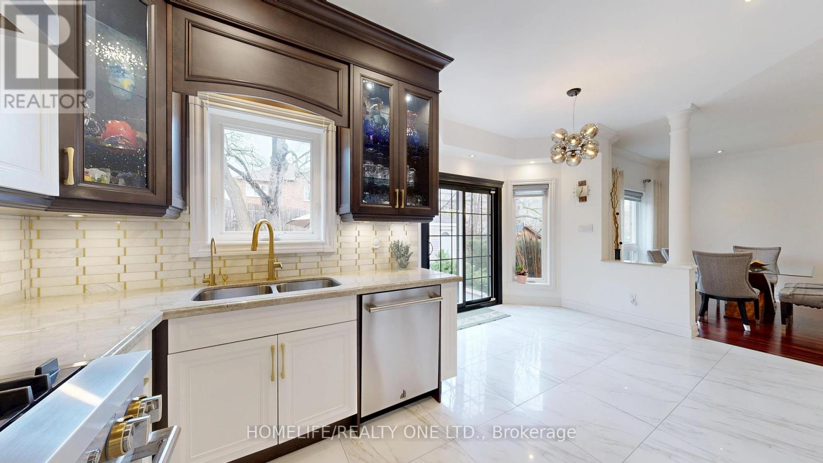 96 Estate Garden Drive, Richmond Hill, Ontario  L4E 3V6 - Photo 20 - N13058338