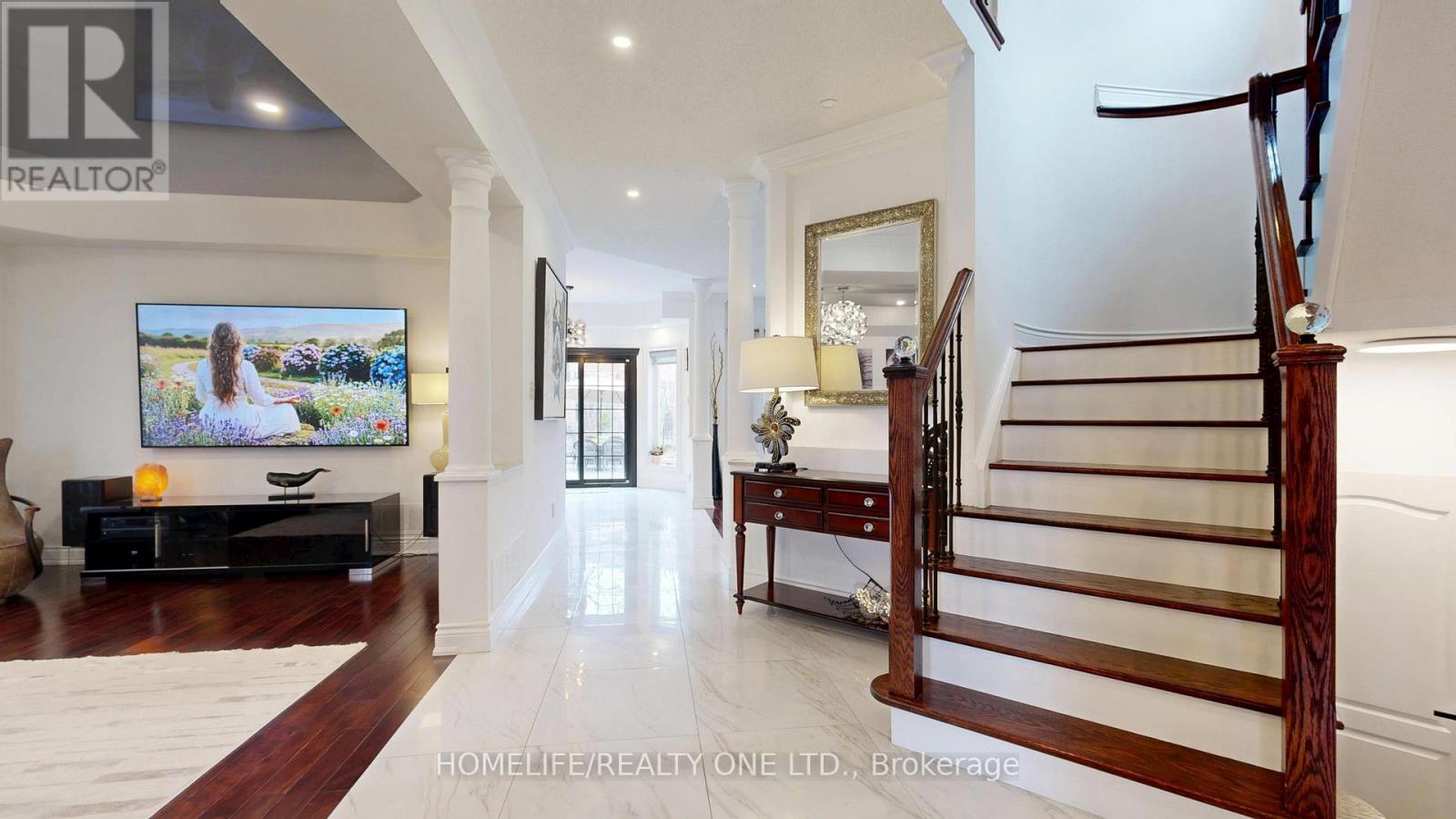 96 Estate Garden Drive, Richmond Hill, Ontario  L4E 3V6 - Photo 8 - N13058338