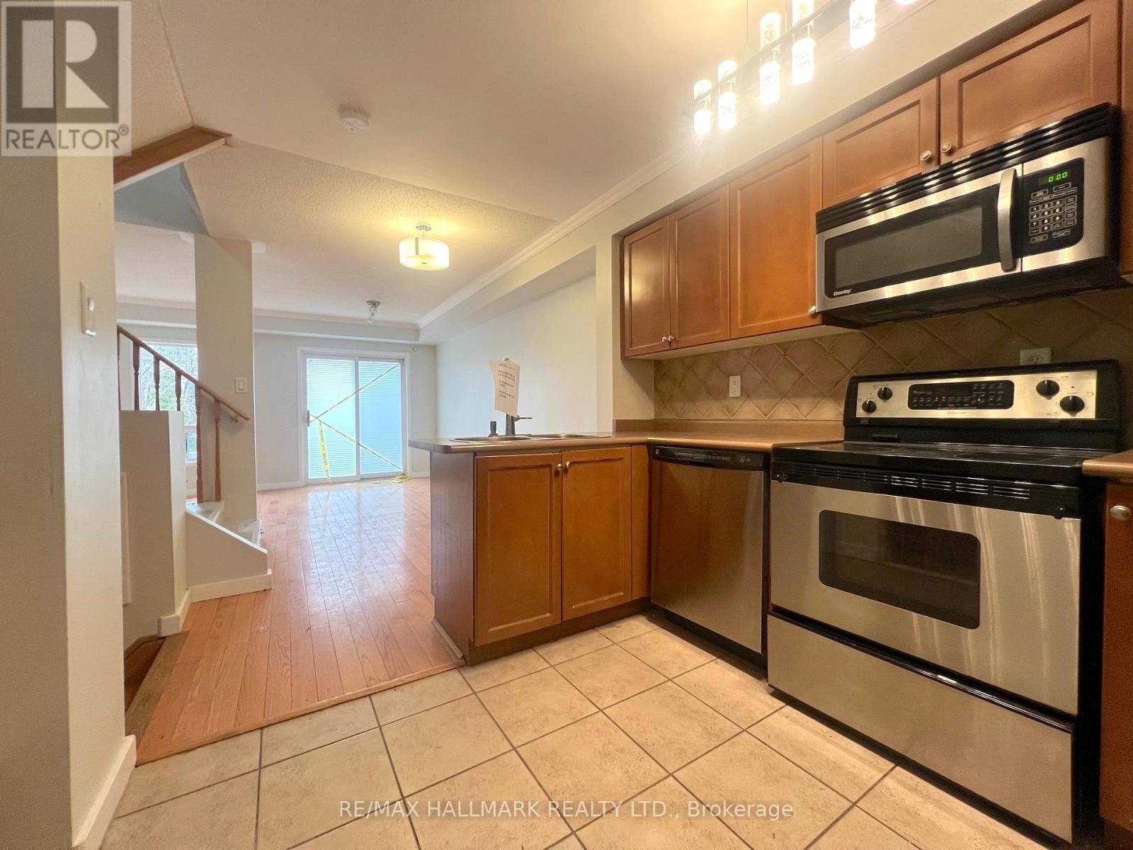 33 Lodgeway Drive, Vaughan, Ontario  L6A 3S6 - Photo 3 - N13058810