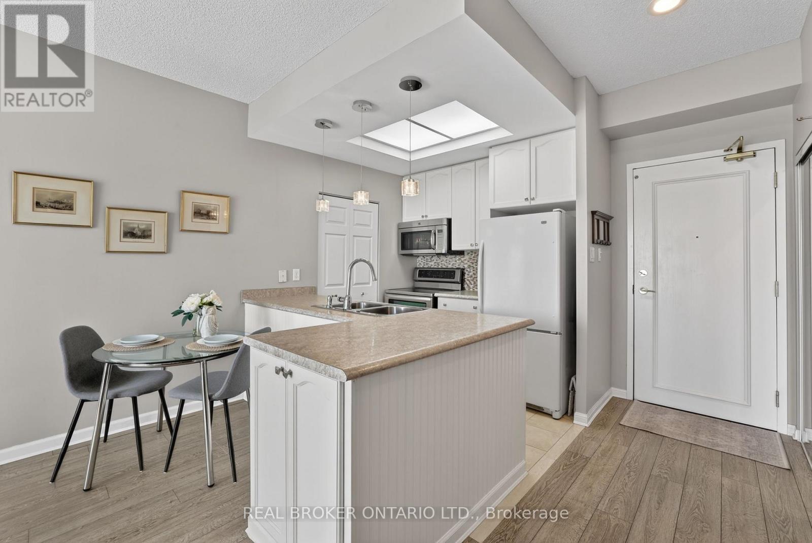 519 - 900 Bogart Mill Trail, Newmarket, Ontario  L3Y 8V5 - Photo 4 - N13058828