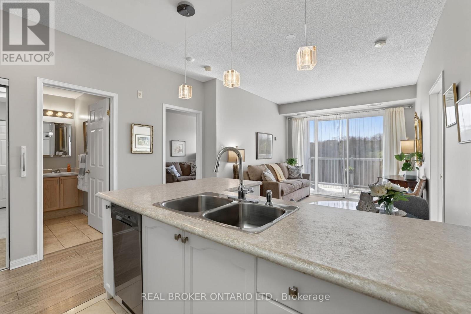 519 - 900 Bogart Mill Trail, Newmarket, Ontario  L3Y 8V5 - Photo 5 - N13058828