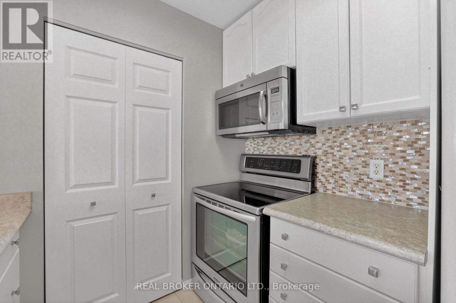 519 - 900 Bogart Mill Trail, Newmarket, Ontario  L3Y 8V5 - Photo 6 - N13058828