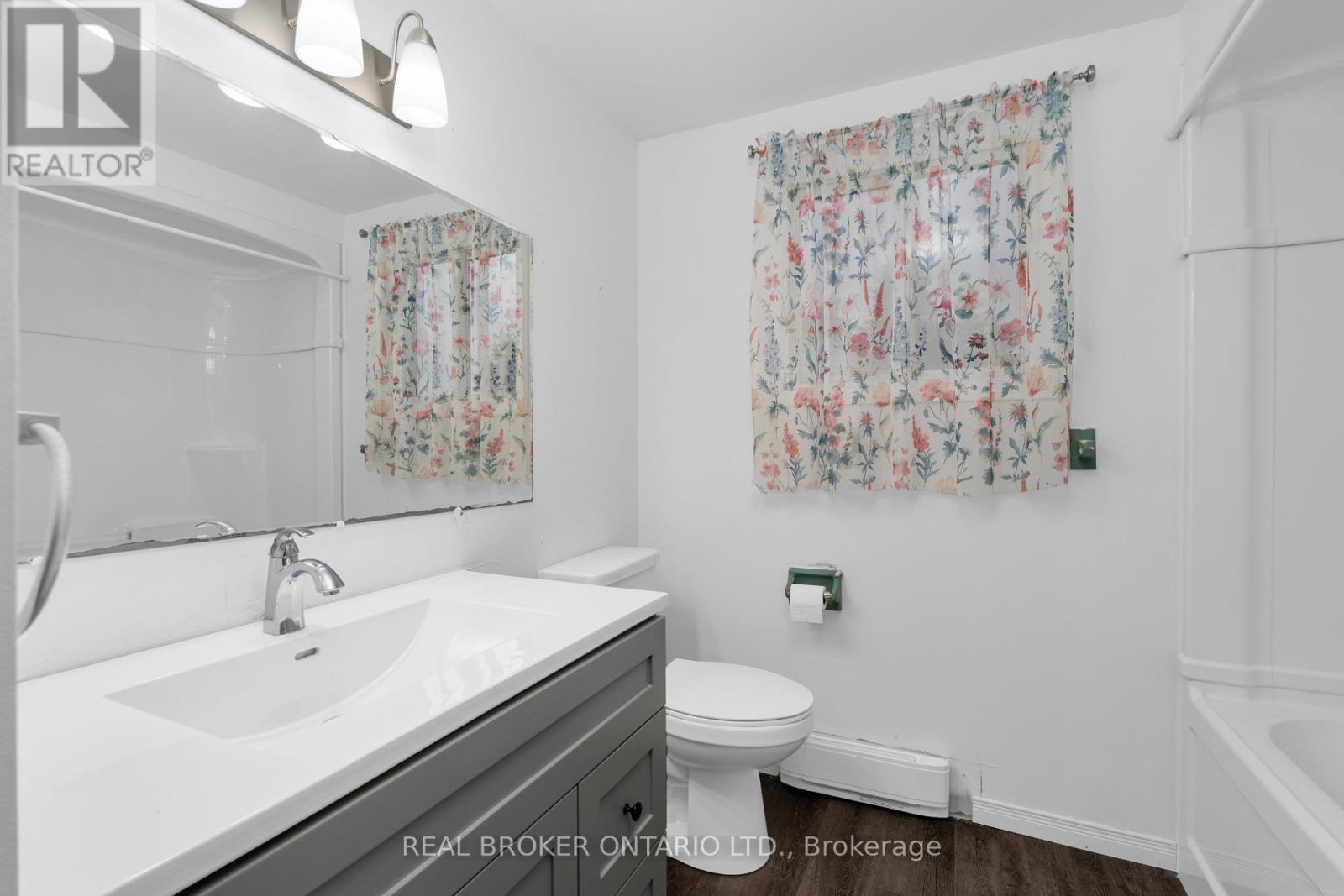 8 Maple Leaf Terrace, Innisfil, Ontario  L0L 1L0 - Photo 14 - N13059046