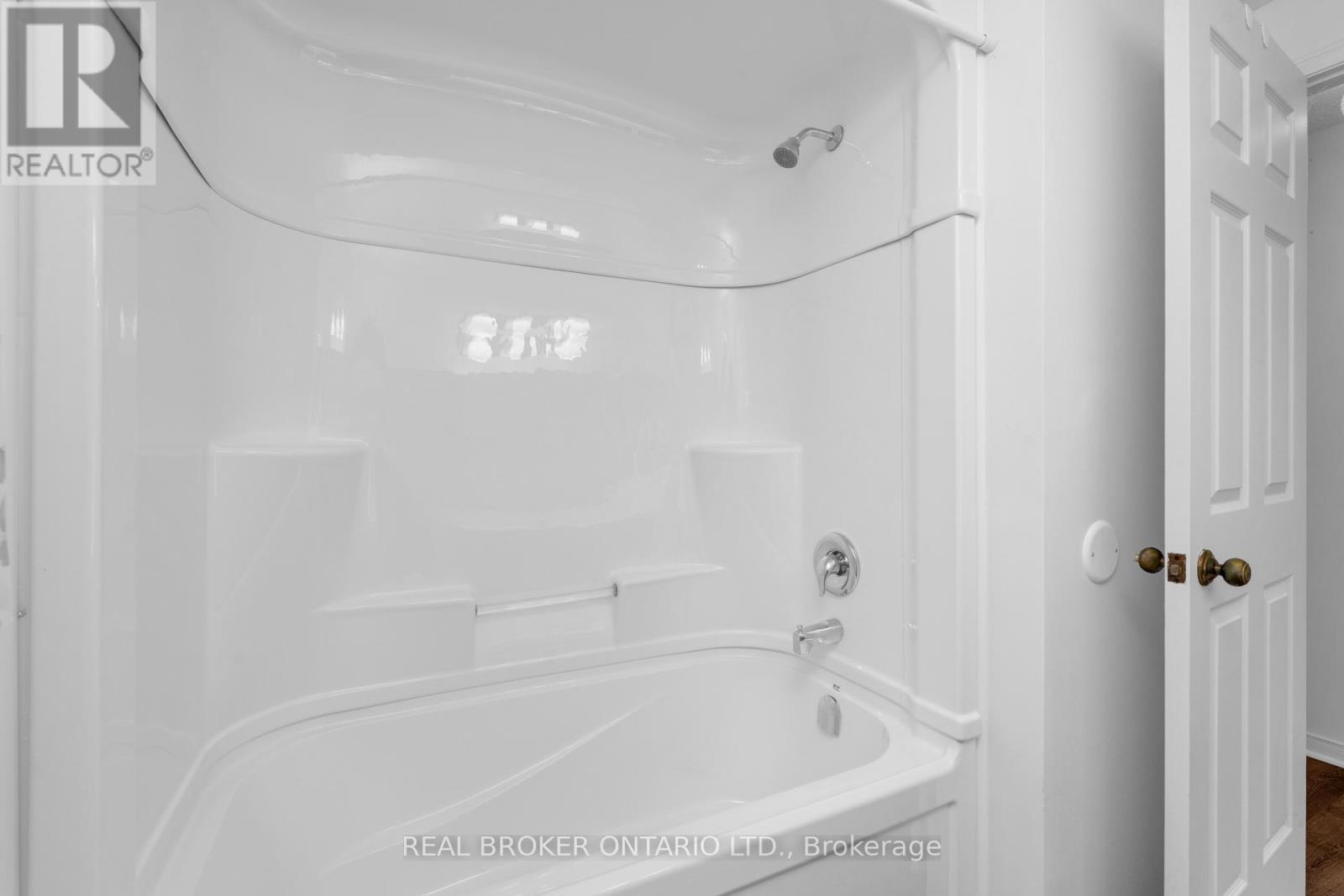 8 Maple Leaf Terrace, Innisfil, Ontario  L0L 1L0 - Photo 15 - N13059046