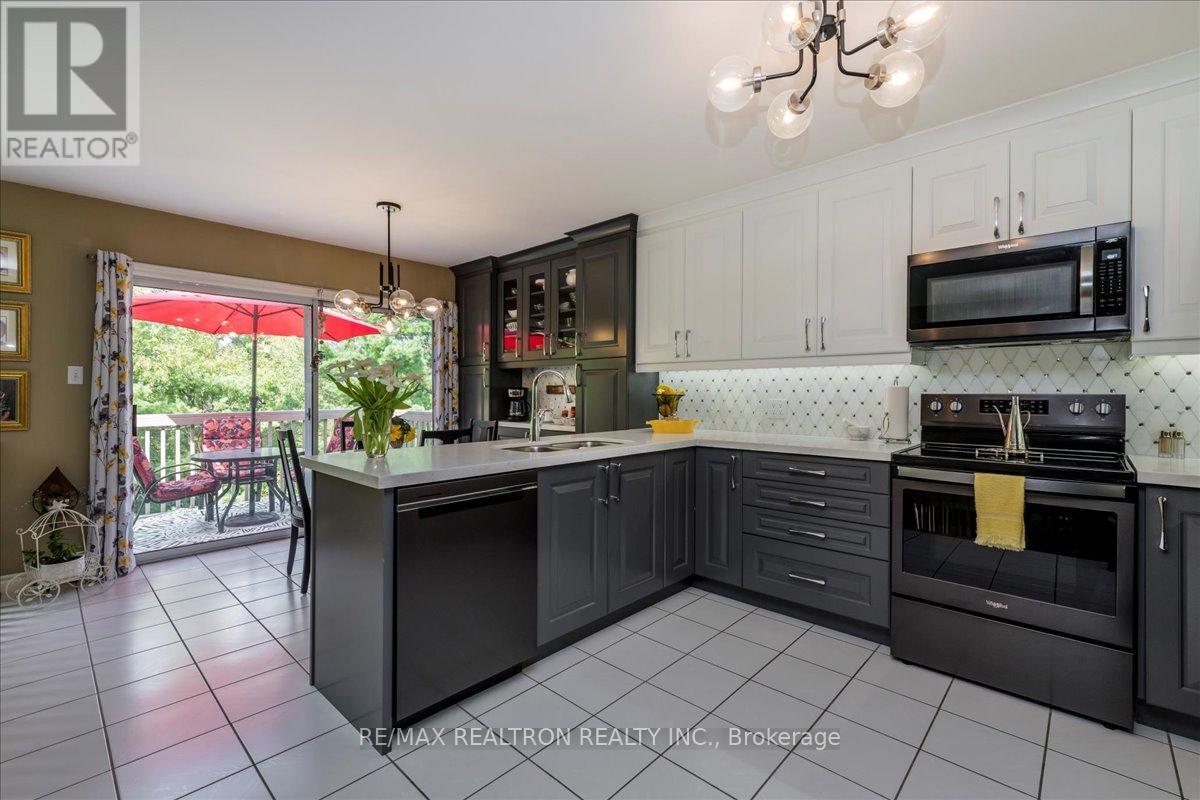 44 Columbia Road, Barrie, Ontario  L4N 8C6 - Photo 11 - S13058998