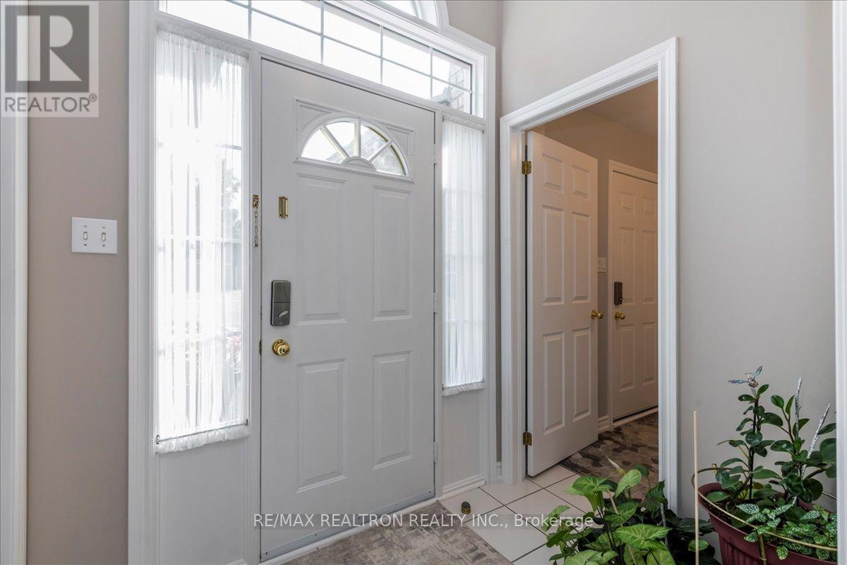 44 Columbia Road, Barrie, Ontario  L4N 8C6 - Photo 4 - S13058998