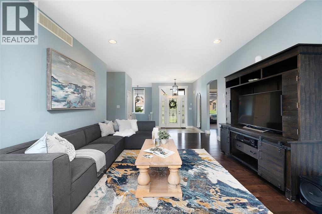 384 Evergreen Drive, Lakeshore, Ontario  N8L 0X4 - Photo 3 - 26009568