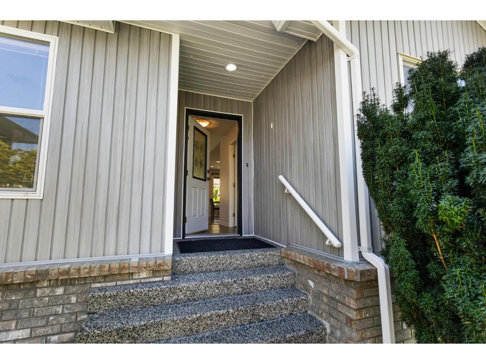 228 Balsam Avenue, Harrison Hot Springs, Harrison Hot Springs, British Columbia  V0M 1K0 - Photo 2 - R3117022