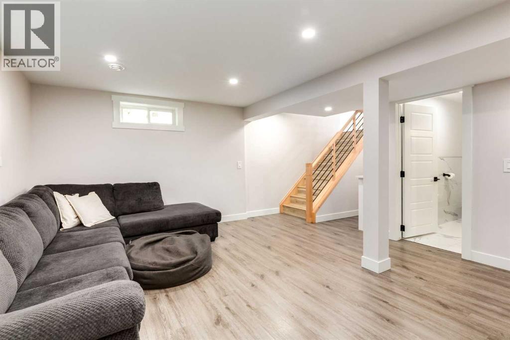 392 Cantrell Drive SW, Calgary, Alberta  T2W 2E4 - Photo 33 - A2251732
