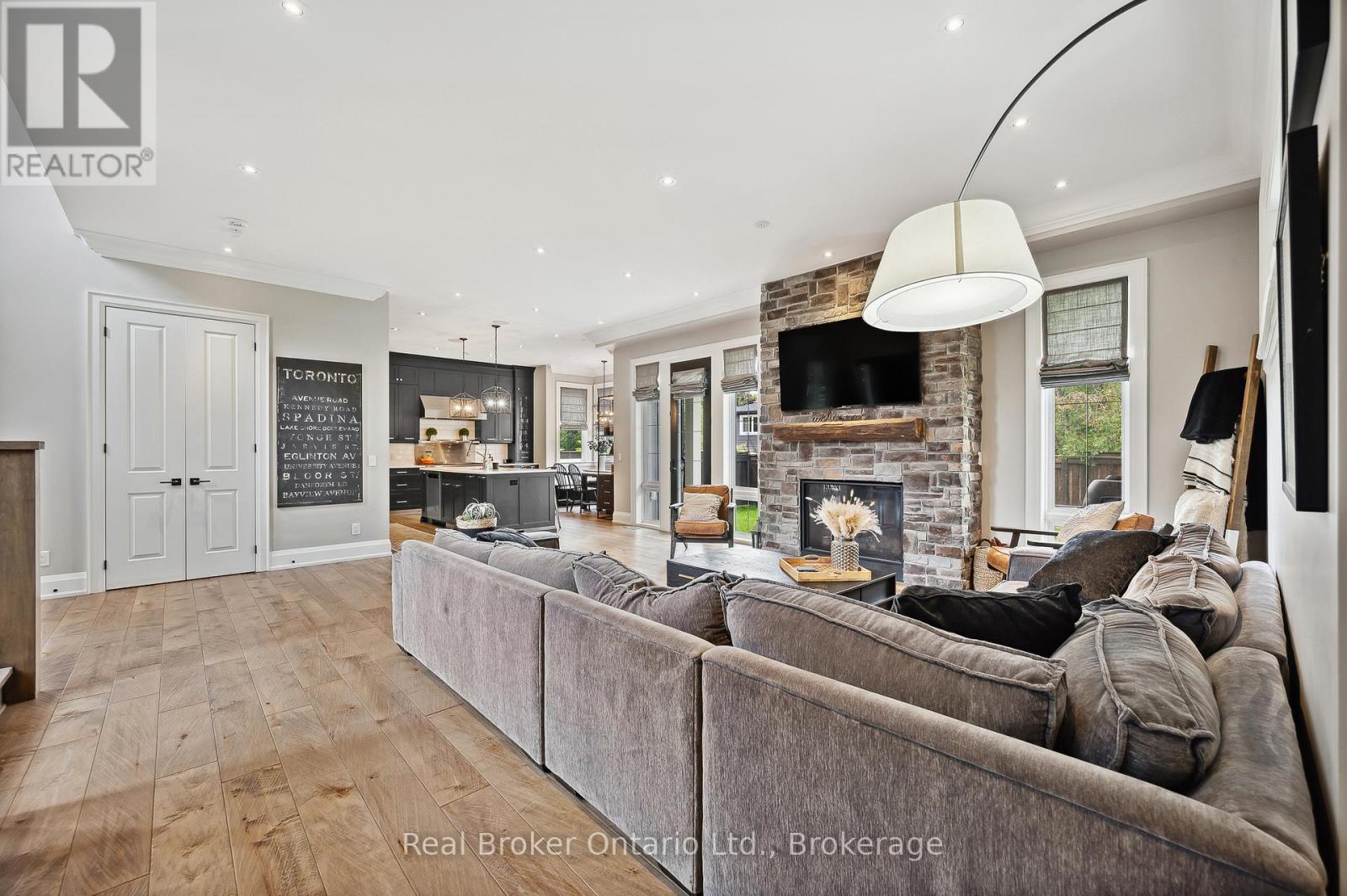 1247 Wood Place, Oakville, Ontario  L6L 2R4 - Photo 10 - W13056902