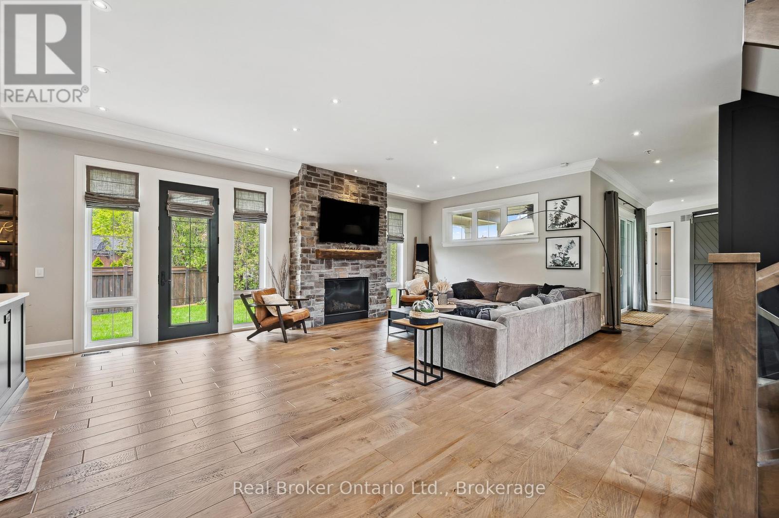 1247 Wood Place, Oakville, Ontario  L6L 2R4 - Photo 7 - W13056902