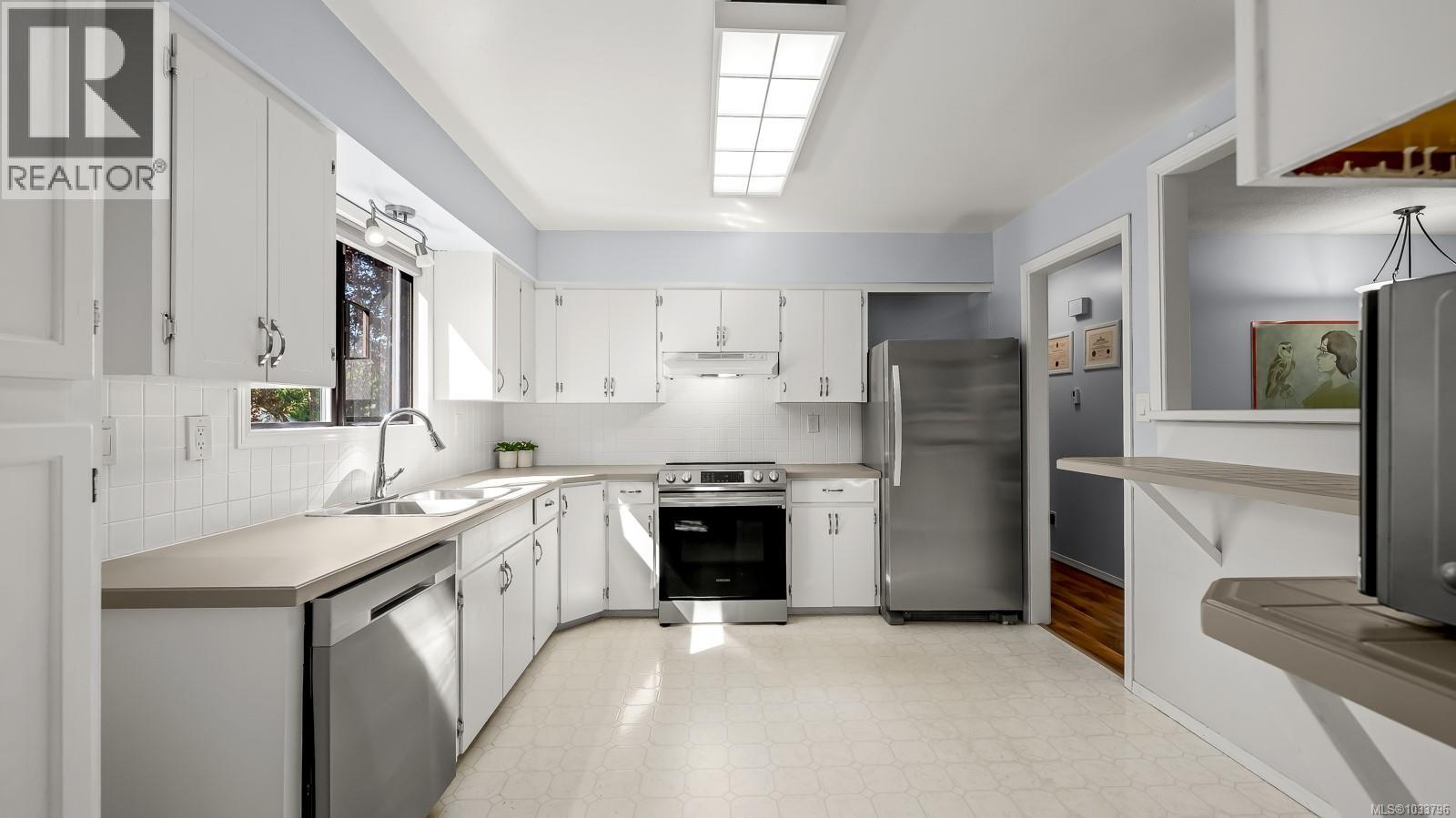 1068 Ruby Rd, Campbell River, British Columbia  V9W 1M8 - Photo 11 - 1033796