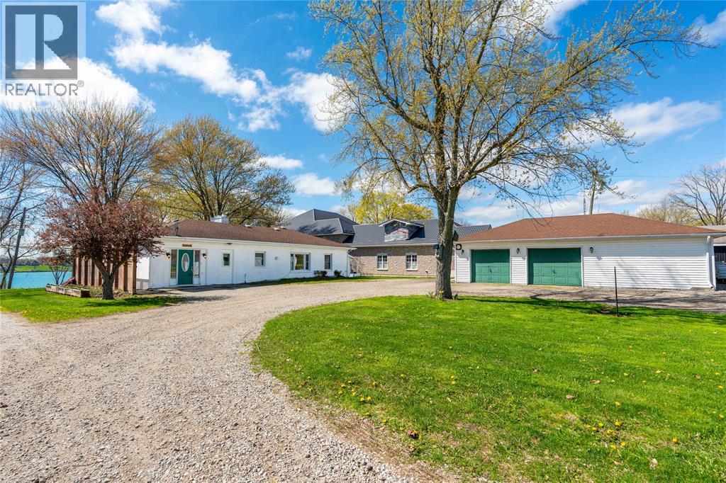 885 St Clair Parkway