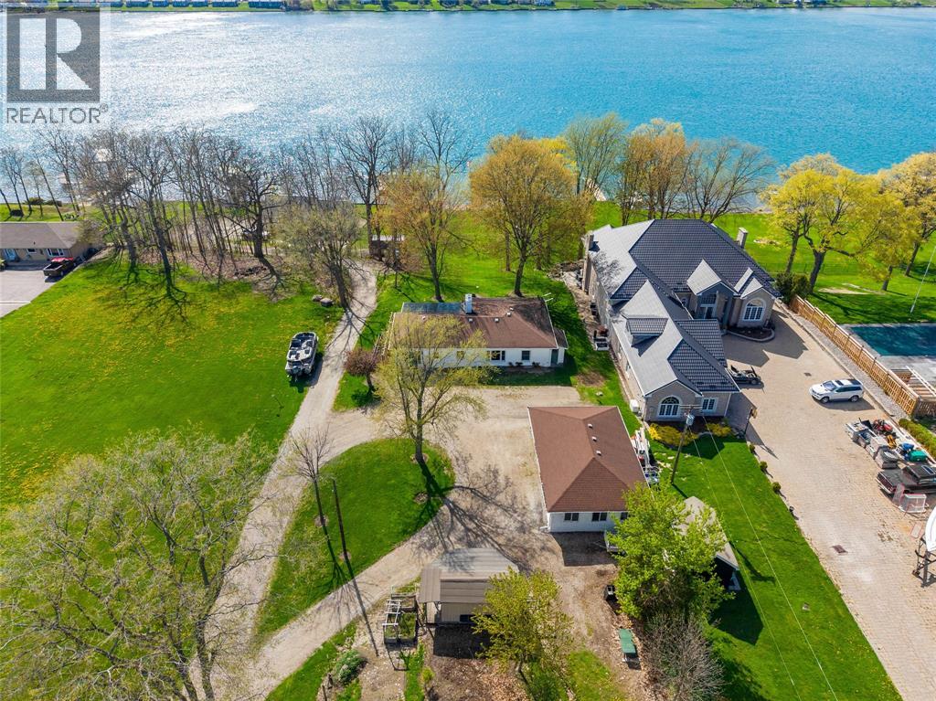 885 St Clair Parkway, Moore Township, Ontario  N0N 1M0 - Photo 3 - 26009426