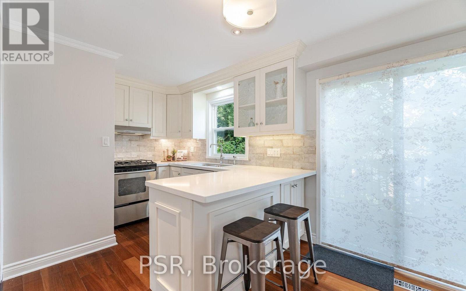 57 Stephen Drive, Toronto, Ontario  M8Y 3M8 - Photo 11 - W13058870