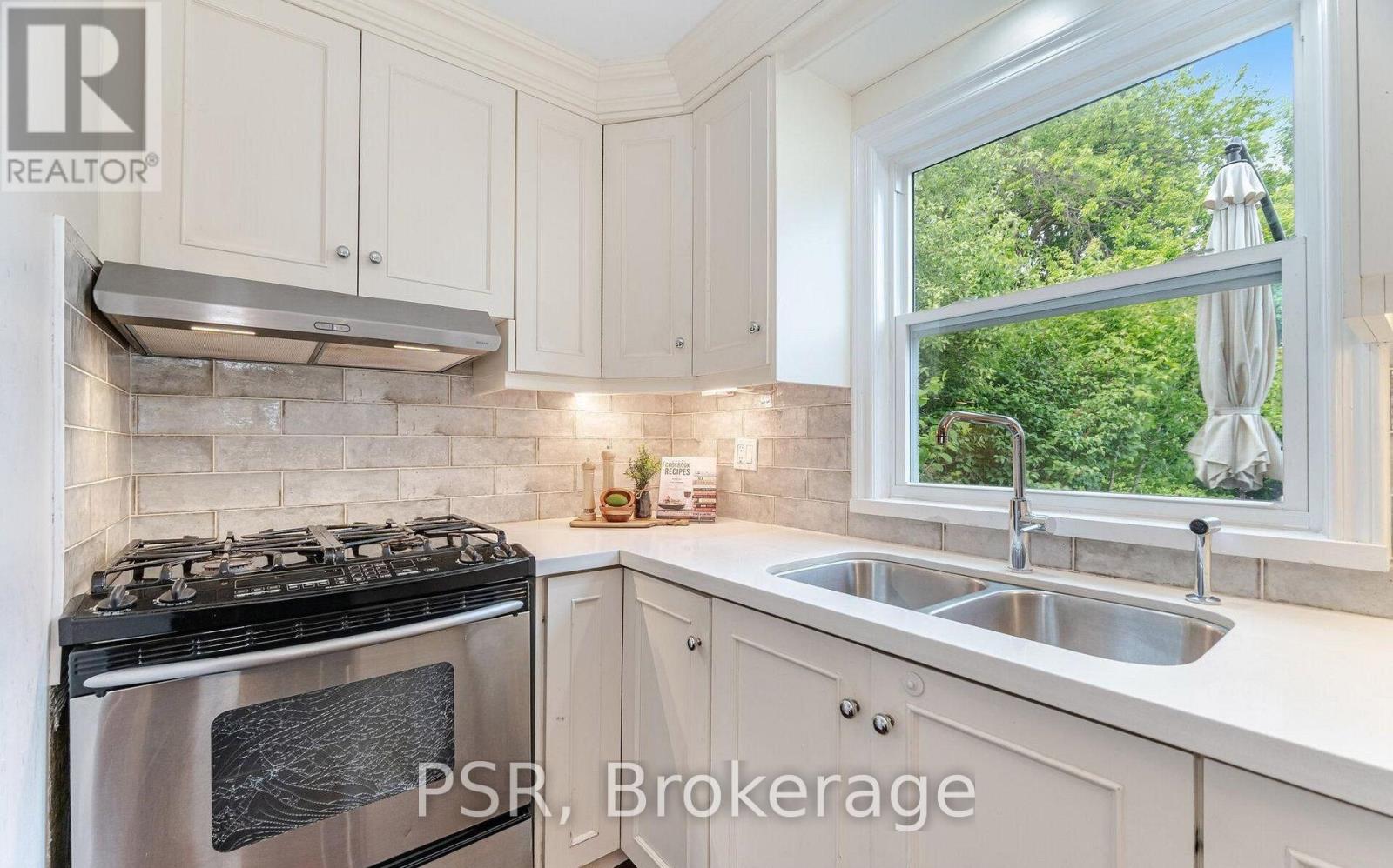 57 Stephen Drive, Toronto, Ontario  M8Y 3M8 - Photo 7 - W13058870