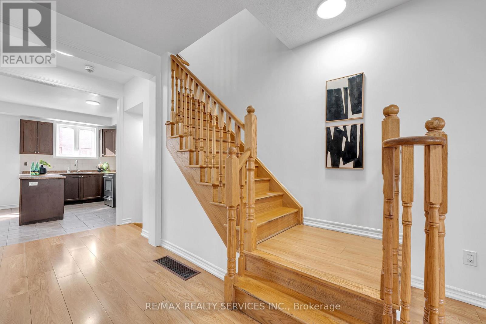 6 Rabbit Run Way, Brampton, Ontario  L6Z 0B4 - Photo 12 - W13058924