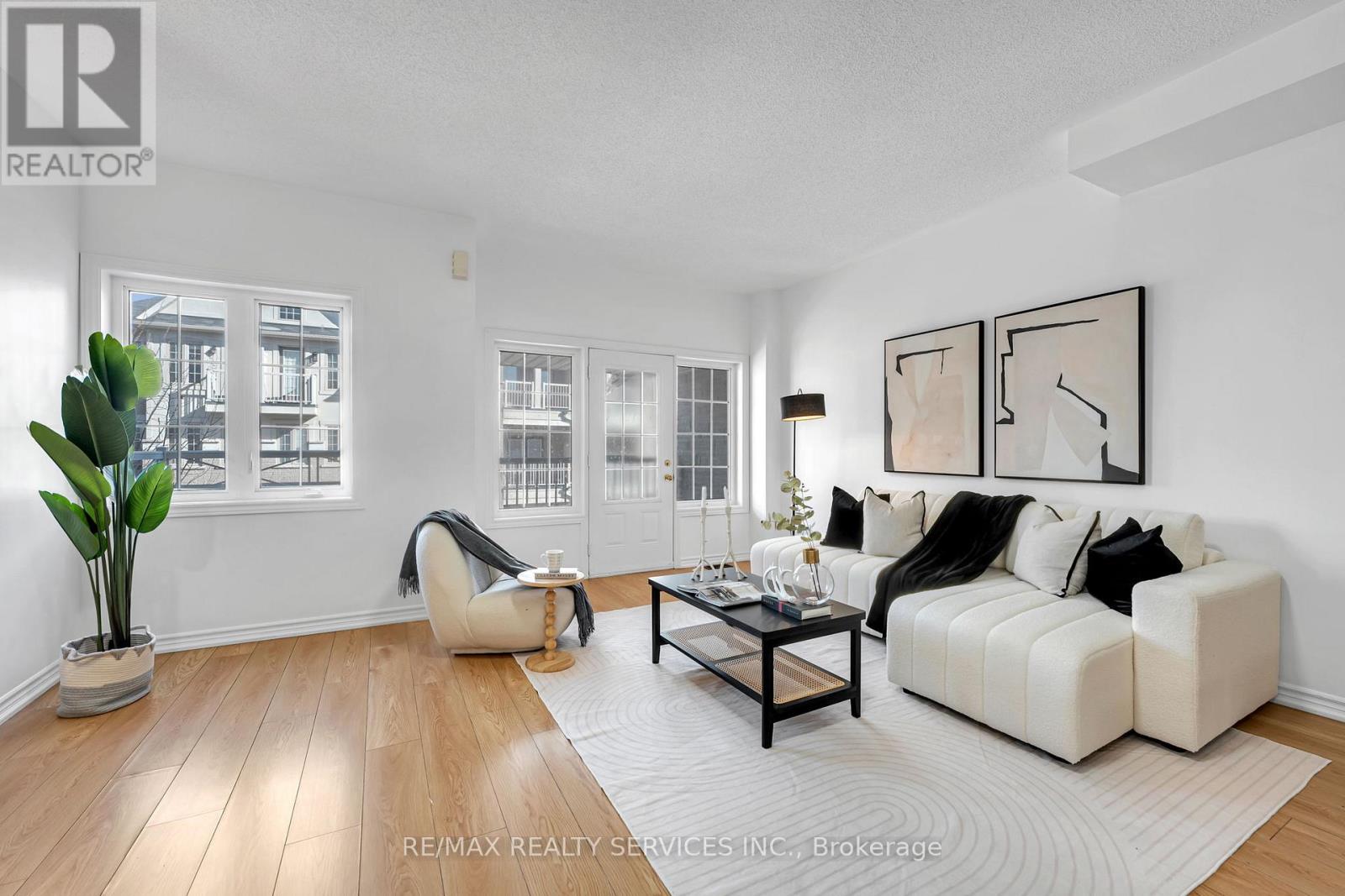 6 Rabbit Run Way, Brampton, Ontario  L6Z 0B4 - Photo 4 - W13058924