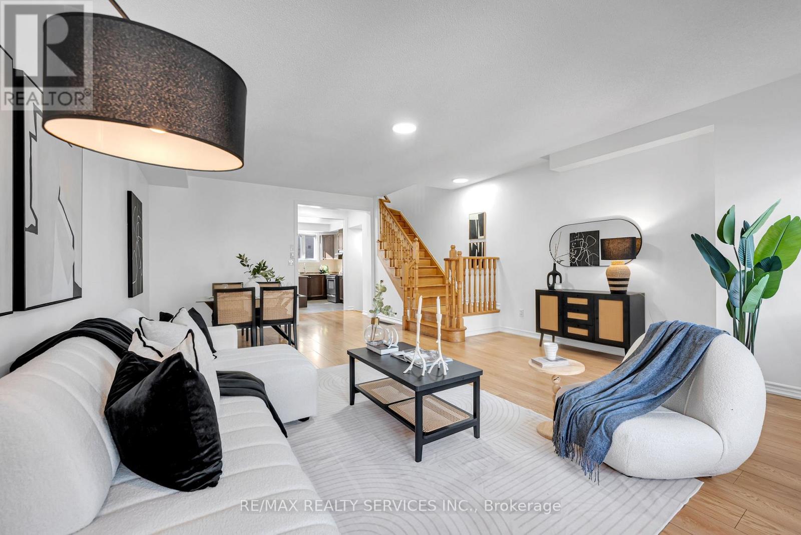 6 Rabbit Run Way, Brampton, Ontario  L6Z 0B4 - Photo 6 - W13058924