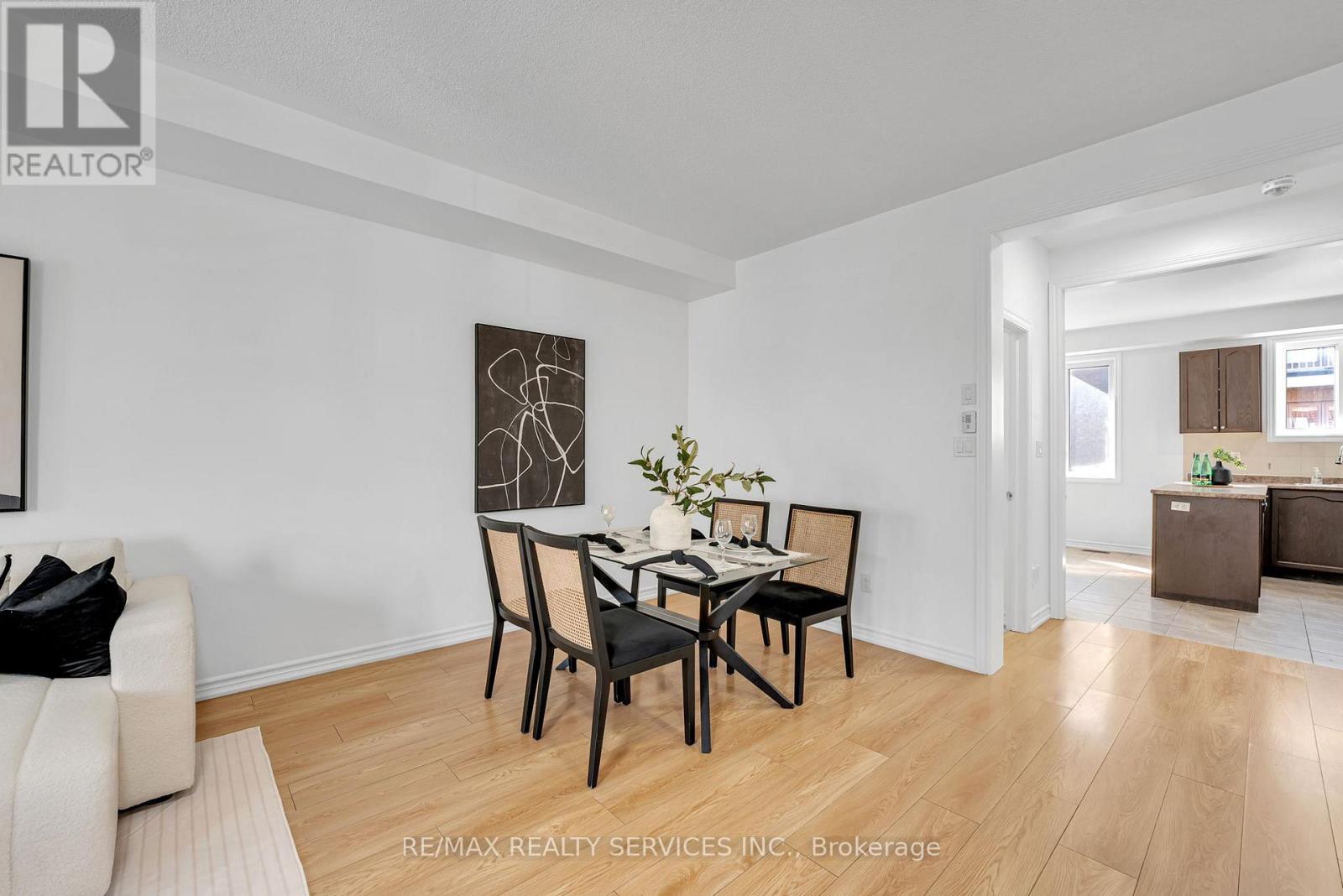 6 Rabbit Run Way, Brampton, Ontario  L6Z 0B4 - Photo 8 - W13058924