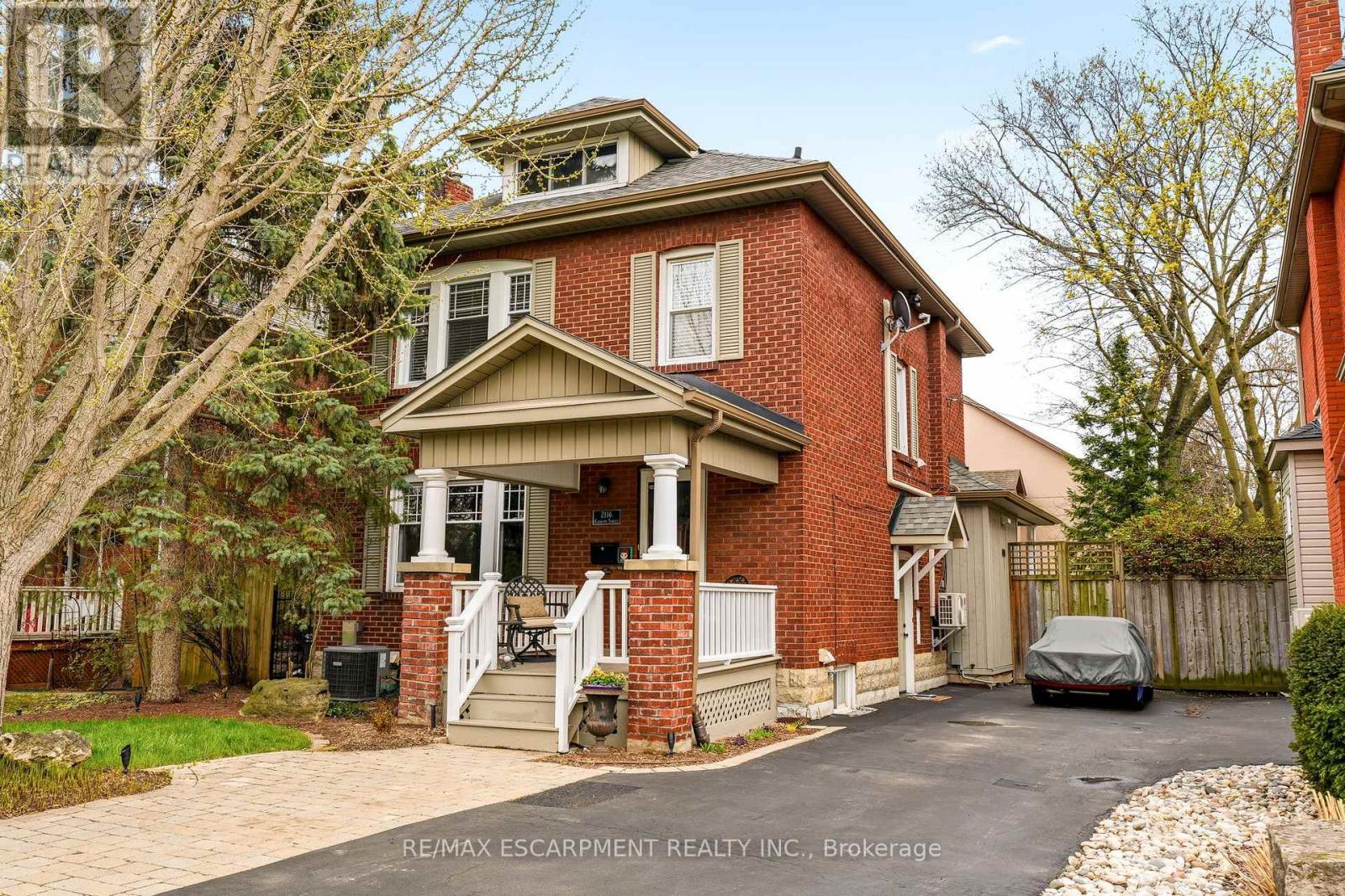 2116 CAROLINE STREET, Burlington, Ontario