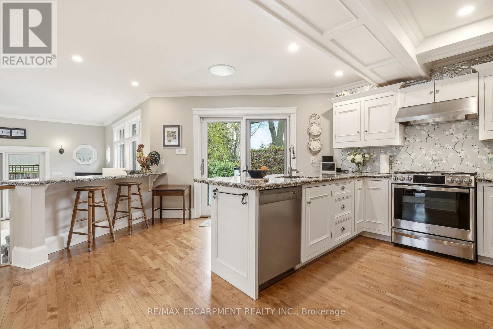 2116 Caroline Street, Burlington, Ontario  L7R 1L8 - Photo 14 - W13059038