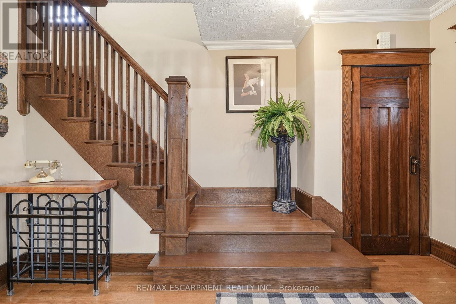 2116 Caroline Street, Burlington, Ontario  L7R 1L8 - Photo 5 - W13059038