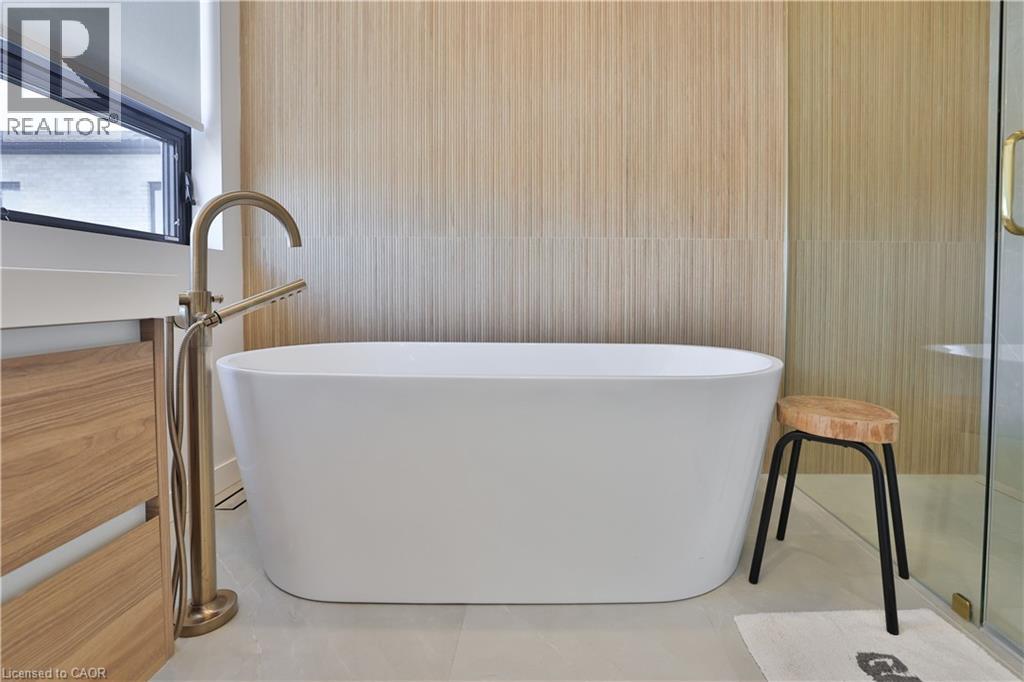 70 Upper Mount Albion Road, Hamilton, Ontario  L8J 2S1 - Photo 20 - 40824947