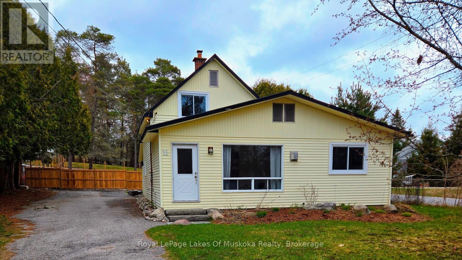 11 SILVER STREET, Huntsville, Ontario