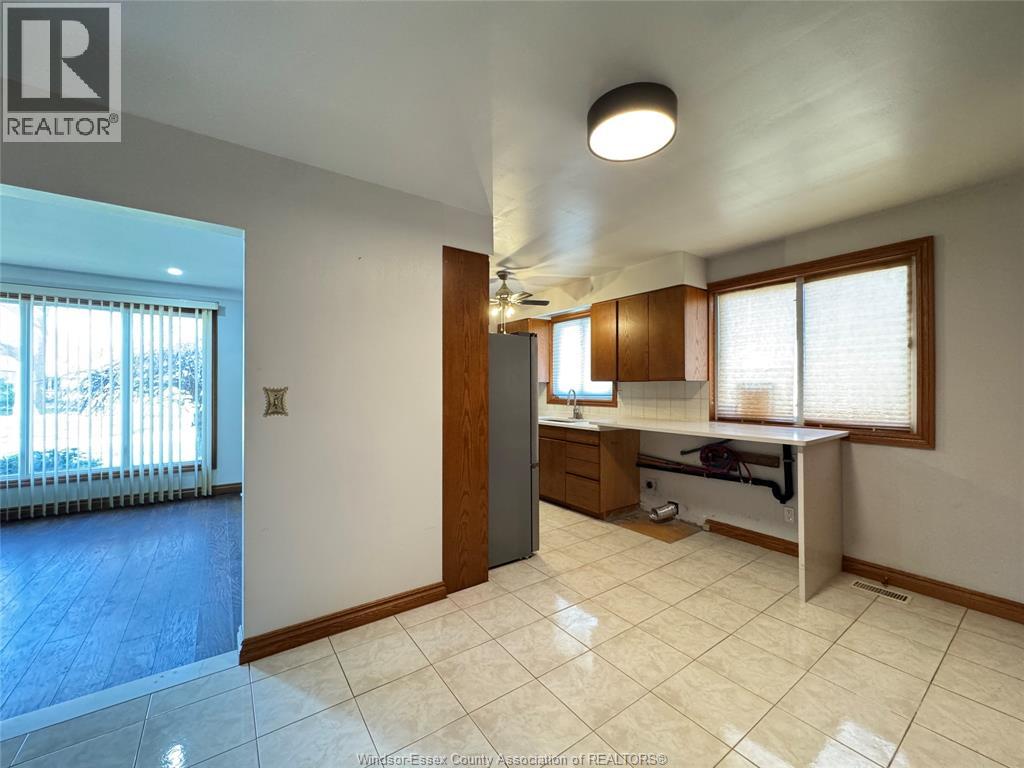 1595 Sun Valley, Windsor, Ontario  N9C 3R1 - Photo 10 - 26009580