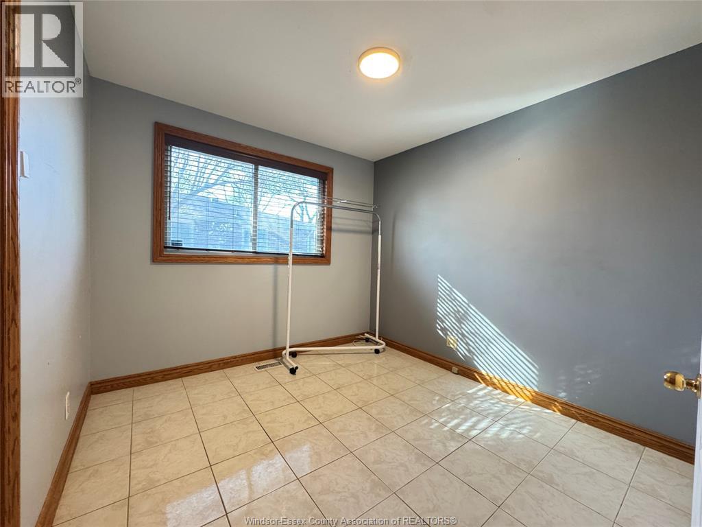 1595 Sun Valley, Windsor, Ontario  N9C 3R1 - Photo 11 - 26009580