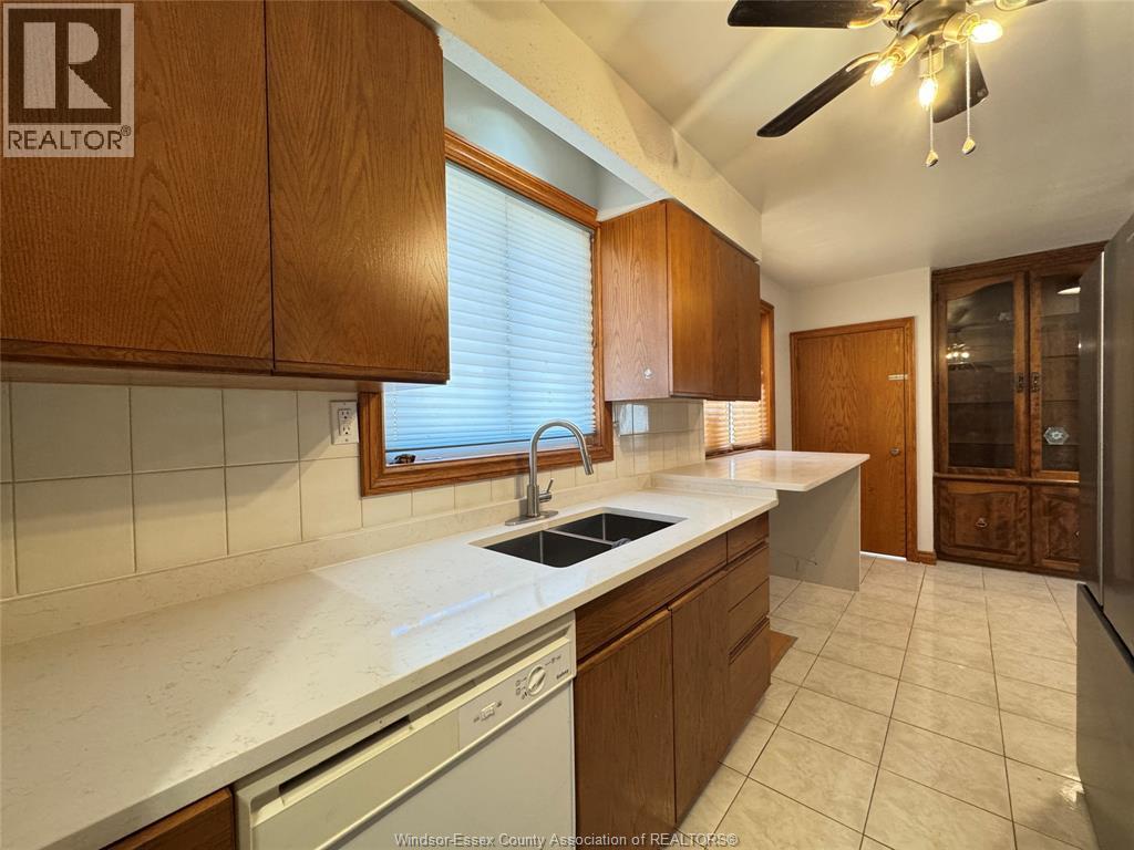 1595 Sun Valley, Windsor, Ontario  N9C 3R1 - Photo 18 - 26009580