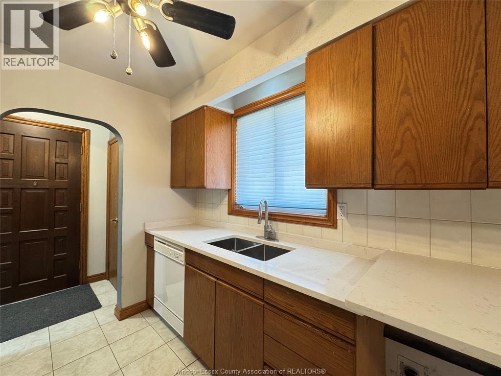 1595 Sun Valley, Windsor, Ontario  N9C 3R1 - Photo 22 - 26009580