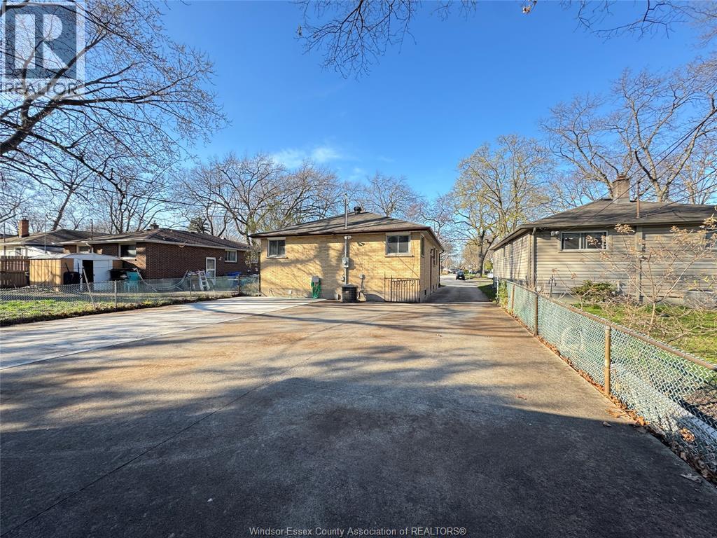 1595 Sun Valley, Windsor, Ontario  N9C 3R1 - Photo 34 - 26009580