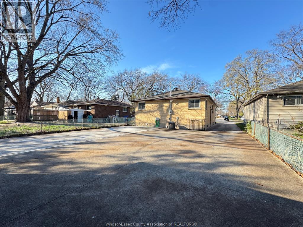 1595 Sun Valley, Windsor, Ontario  N9C 3R1 - Photo 35 - 26009580