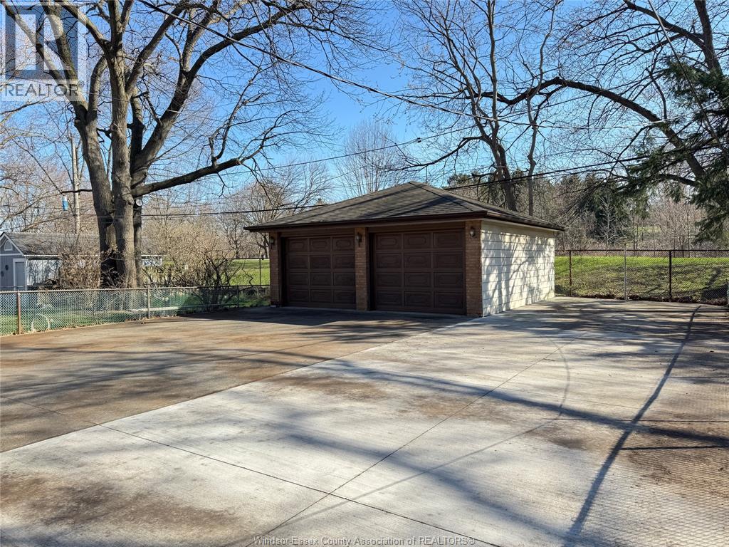 1595 Sun Valley, Windsor, Ontario  N9C 3R1 - Photo 4 - 26009580