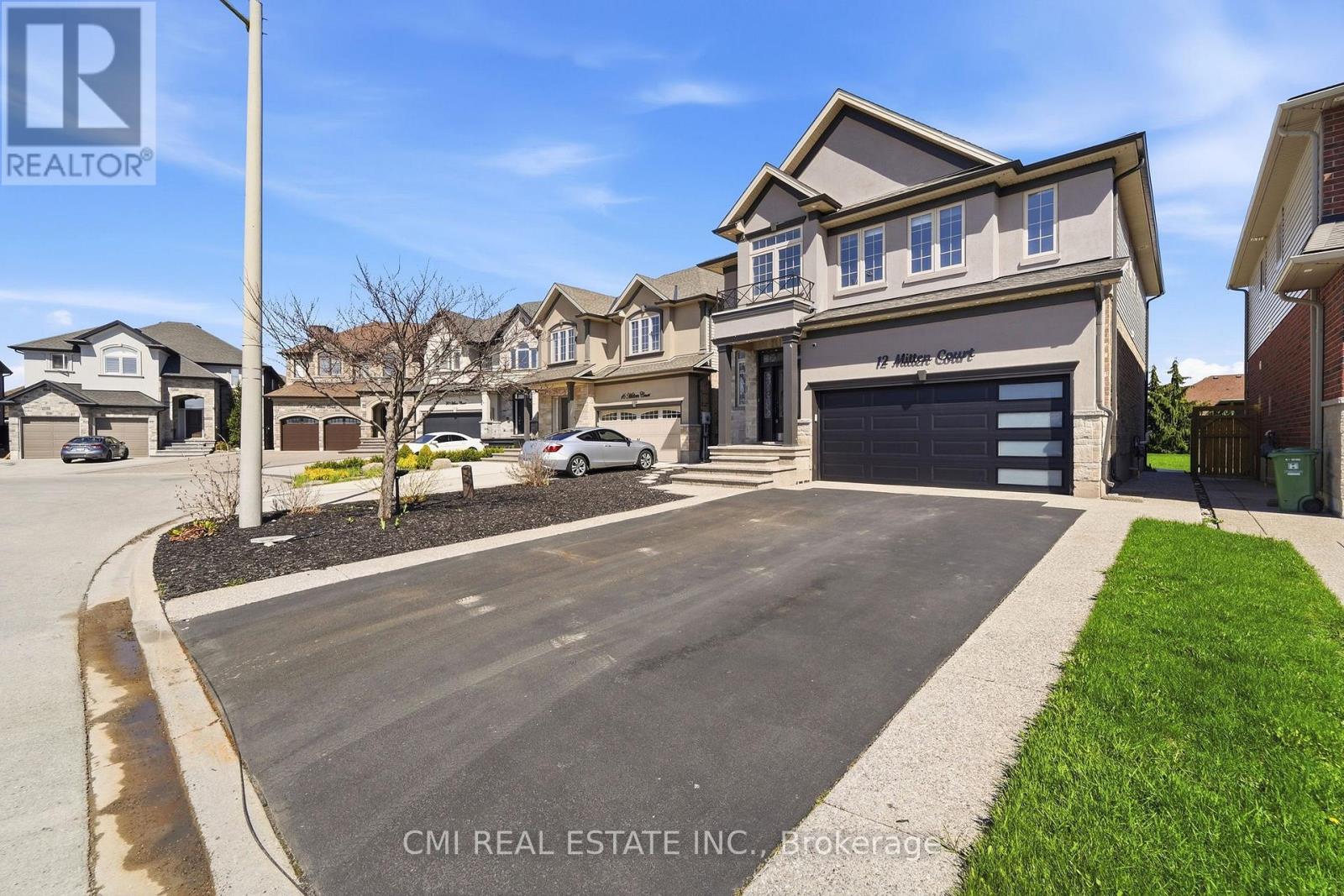 12 Mitten Court, Hamilton, Ontario  L8W 0B3 - Photo 3 - X13058812