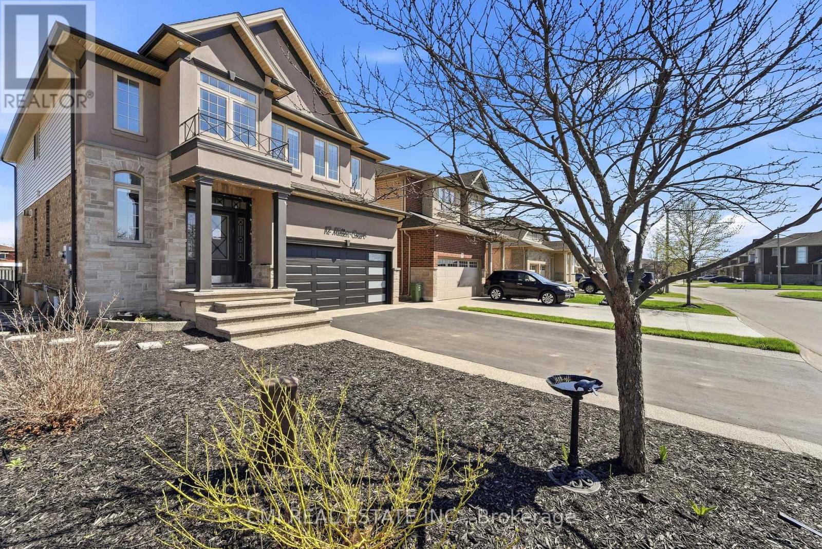 12 Mitten Court, Hamilton, Ontario  L8W 0B3 - Photo 4 - X13058812