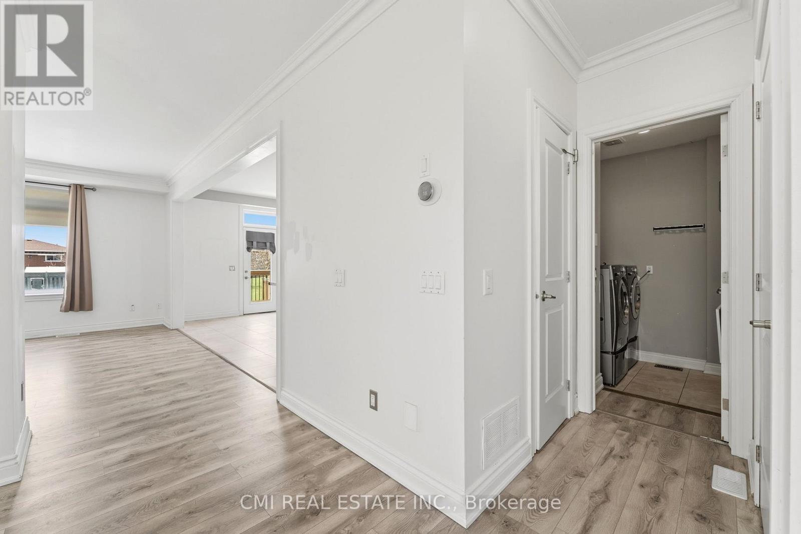 12 Mitten Court, Hamilton, Ontario  L8W 0B3 - Photo 5 - X13058812