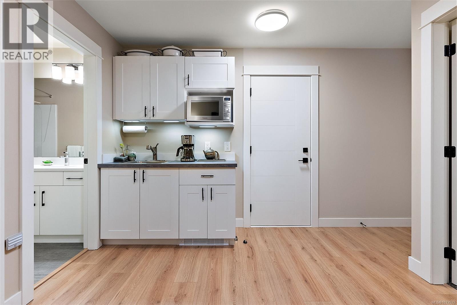 8 West Park Pl, View Royal, British Columbia  V9B 3R9 - Photo 15 - 1033533