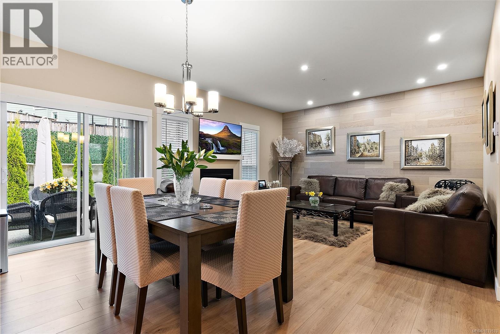 8 West Park Pl, View Royal, British Columbia  V9B 3R9 - Photo 2 - 1033533