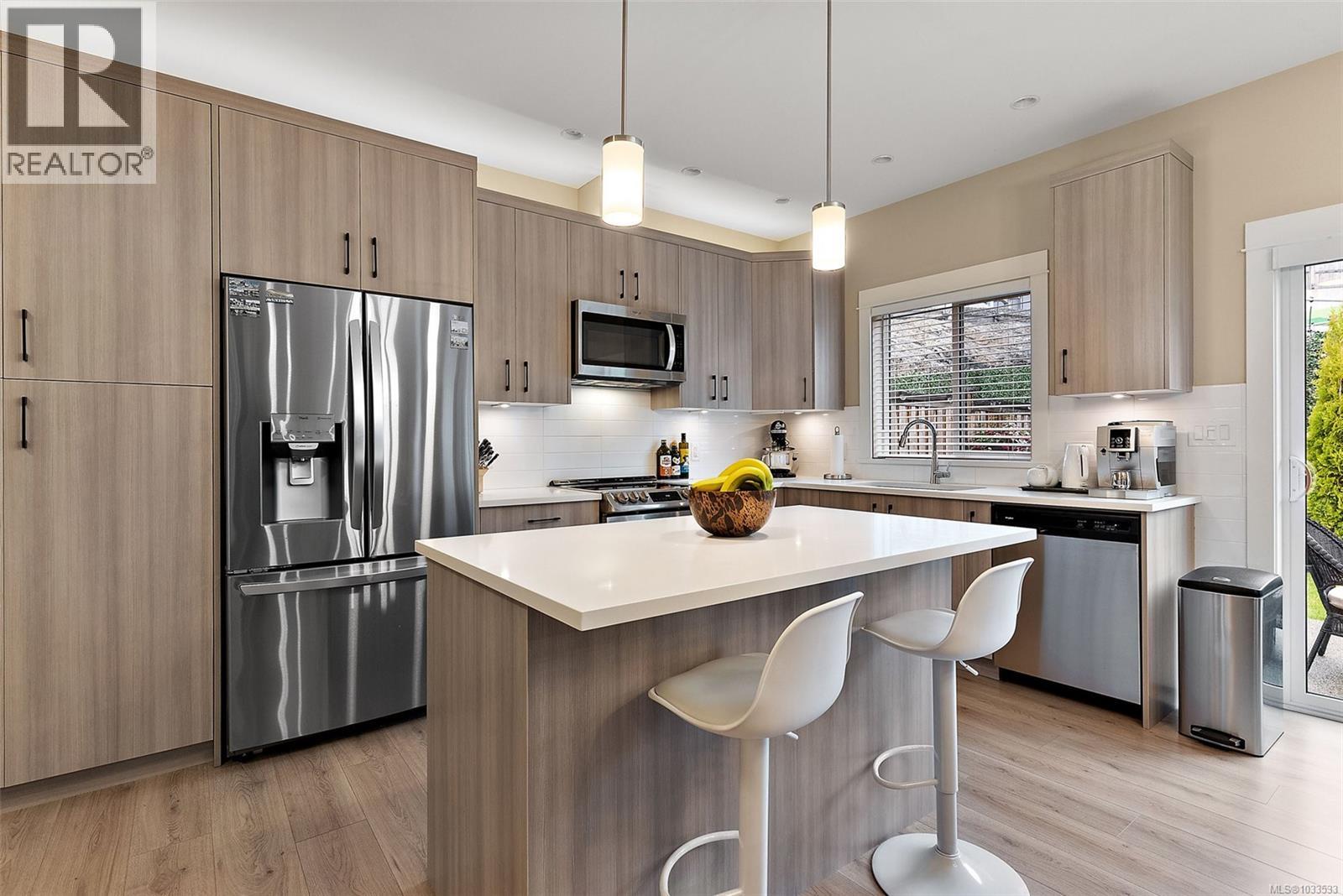 8 West Park Pl, View Royal, British Columbia  V9B 3R9 - Photo 4 - 1033533