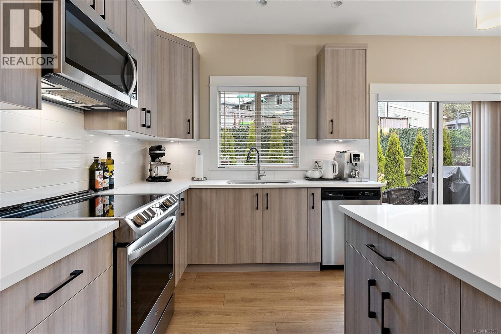 8 West Park Pl, View Royal, British Columbia  V9B 3R9 - Photo 6 - 1033533