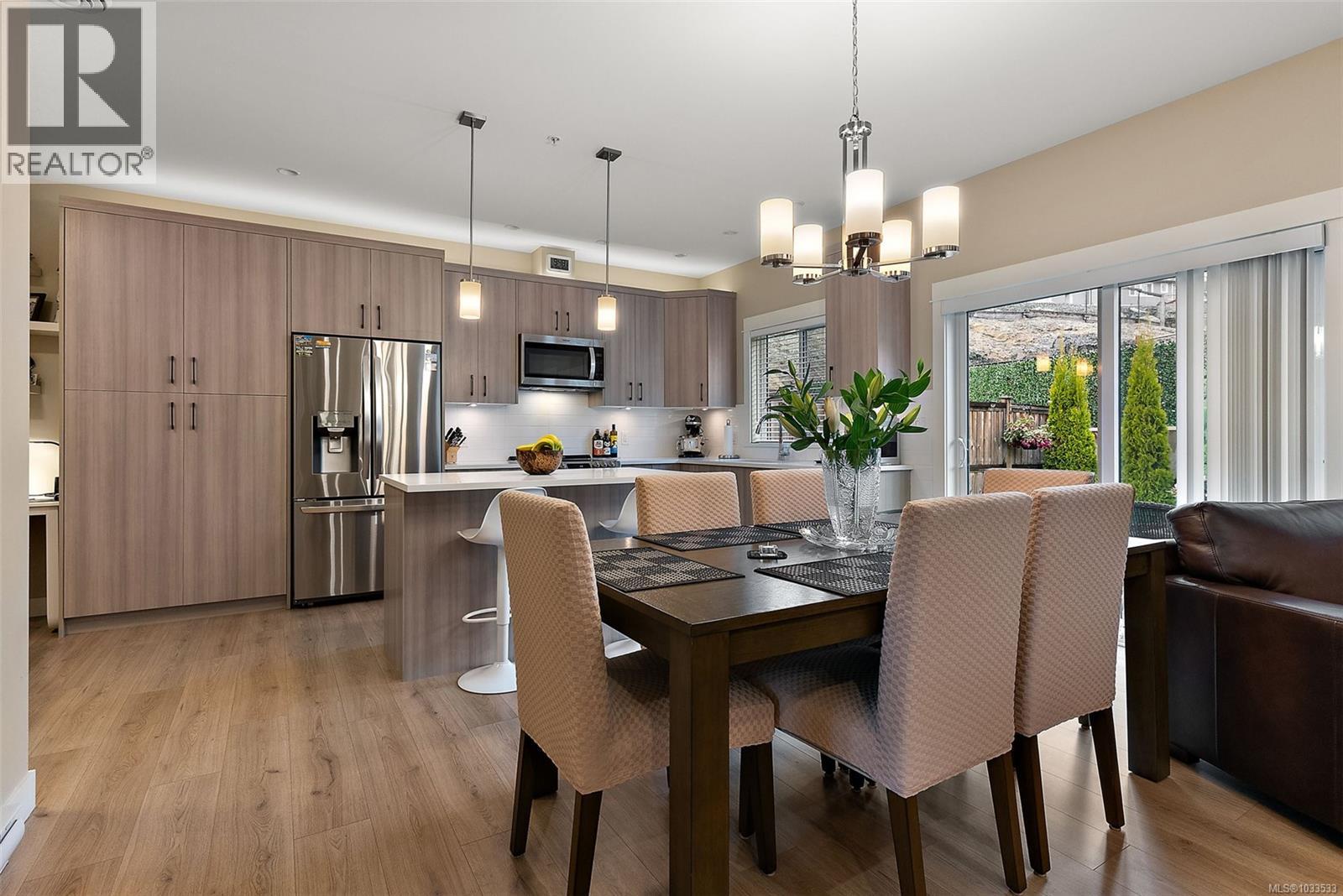 8 West Park Pl, View Royal, British Columbia  V9B 3R9 - Photo 8 - 1033533