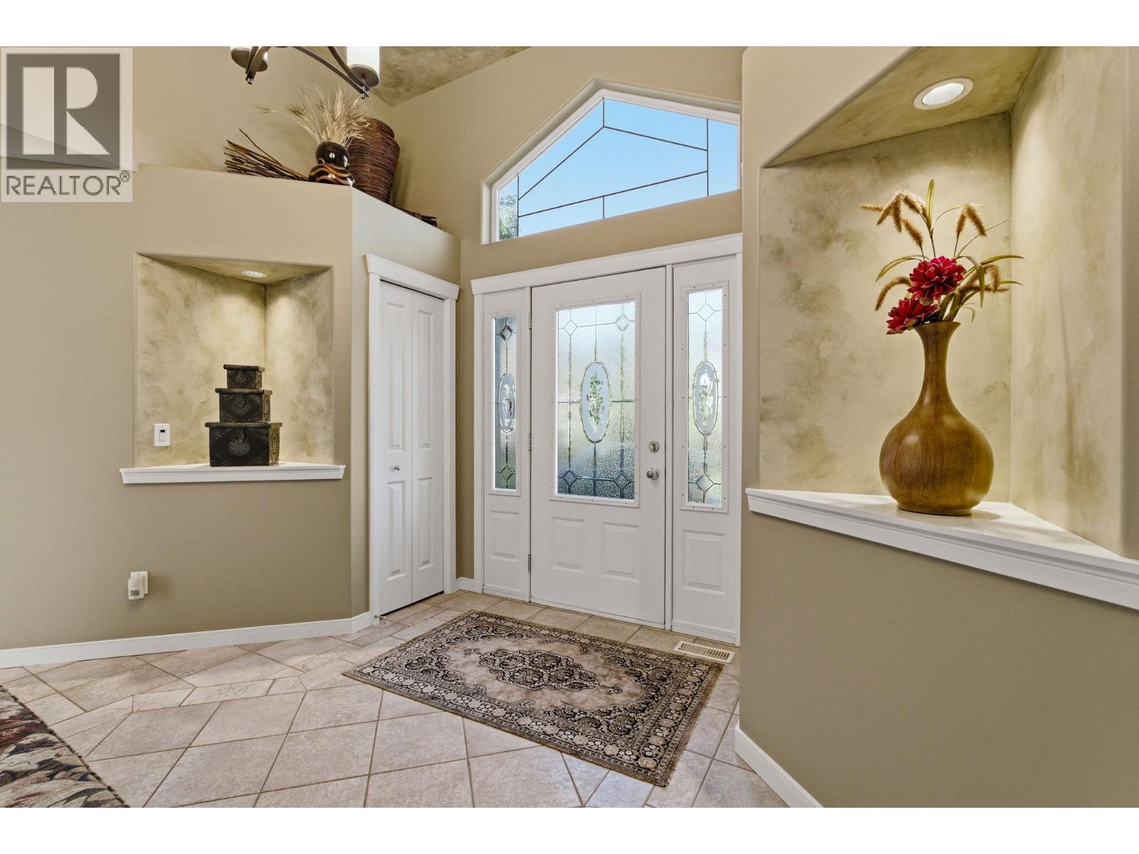 2229 Capistrano Drive, Kelowna, British Columbia  V1V 2A2 - Photo 5 - 10383569