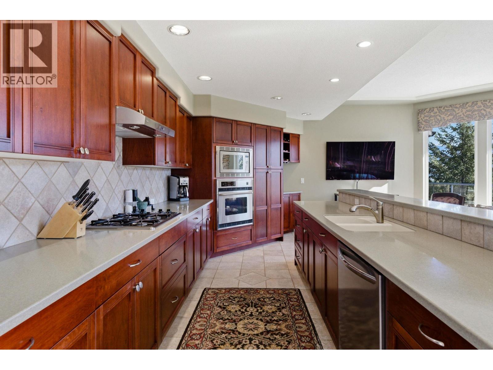 2229 Capistrano Drive, Kelowna, British Columbia  V1V 2A2 - Photo 7 - 10383569